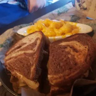 Paddy melt burger with mac n cheese