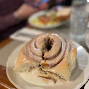 a cinnamon roll on a plate