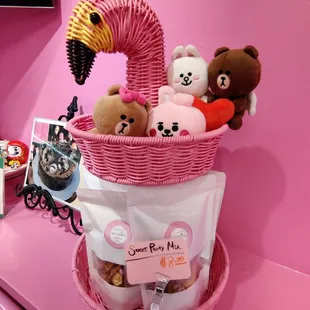Flamingo basket decoration