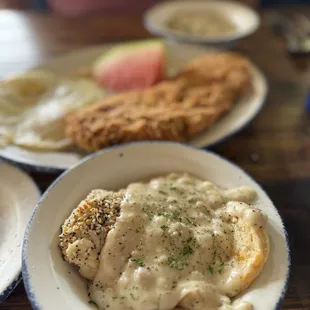 Single Biscuit &amp; Gravy
