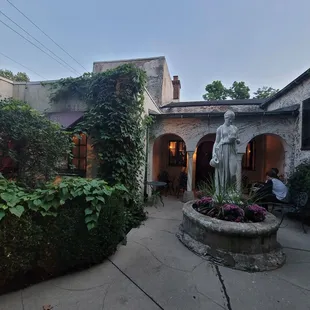 Front waiting entrance