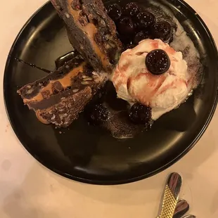 Salted caramel brownie