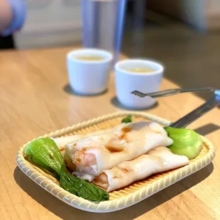 Shrimp rice roll