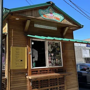 the outside of the restaurant