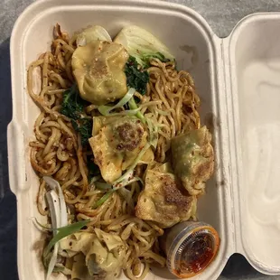 Garlic noodles with chicken dumplings