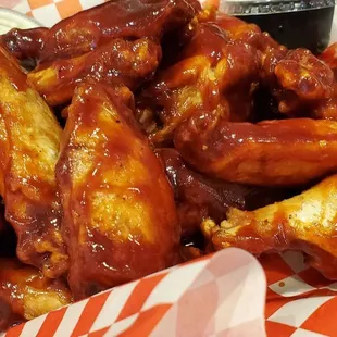 chicken wings and fried chicken, bbq chicken, fried chicken wings, bbq wings, food, poultry, fried chicken, chicken, chicken wings