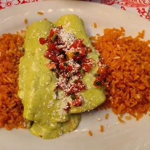 Suizas De Mariscos (no black beans; sub extra rice). A must try!
