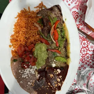 Carne a La Tampiquena Plate