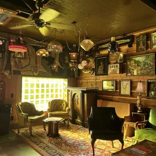 Fun vibe! Lots of taxidermy and cool lighting.