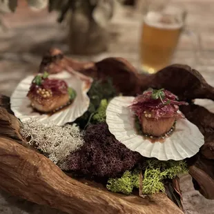 Vieiras con jamón ibérico: scallops, Galician seaweed &amp; arugula cream, confit onions &amp; white vermouth purée, fried garlic, wasabi rice
