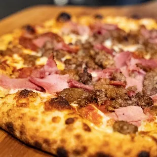 La Cicciona (Meat Lovers) marinara, mozzarella, provolone, sausage, pepperoni, ham, beef
