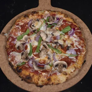 Classica (Supreme)  marinara, mozzarella, provolone, onion, green pepper, mushroom, sausage, pepperoni, parmesan