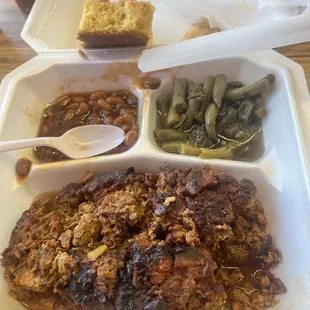 Meatloaf baked beans and green beans