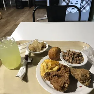 Fried chicken, cabbage, Mac n cheese, black eyed peas, cornbread. Delicious lemonade! Tea is great too