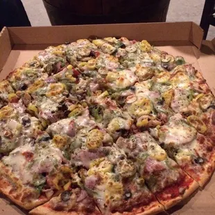 XL supreme pizza (no onion or anchovies)