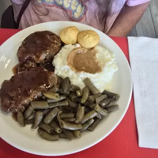 Meatloaf, mashed potatoes, green beans