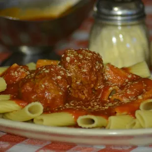Rigatoni with Meatballs and Meat Sauce
