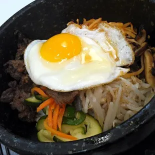 dol sot bi bim bap (hot stone pot w/ rice,  beef, &amp; veggies)