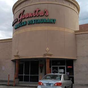 This is the entry to Mama Juanita&apos;s and that is definitely an H-town sky you see.