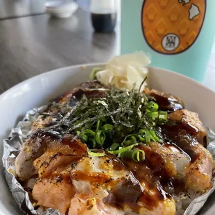 Mixed Seared Bowl... Tuna, Salmon, Hamachi wit garlic aioli garlic onion and unagi sauce...