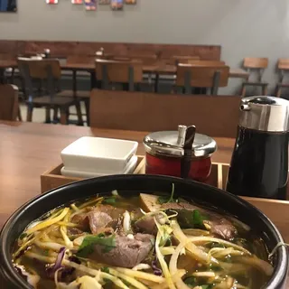 Spicy Beef Noodle Soup / Bn B Hu