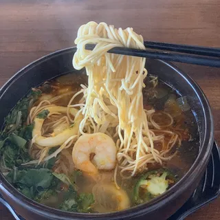 Spicy Seafood Noodle Soup / Bn Hi Sn