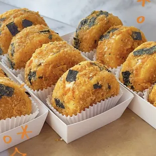 Pork floss mini cake