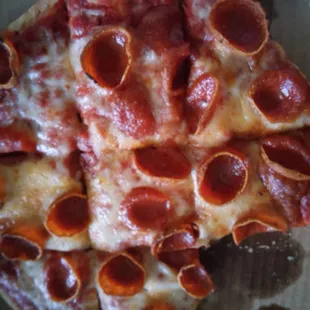 Pepperoni and cheese pizza