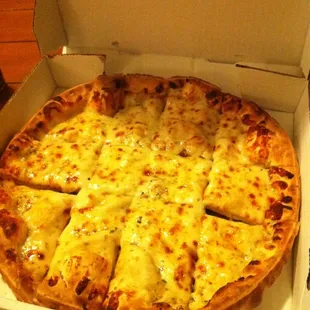 White pizza at Mama Linda&apos;s