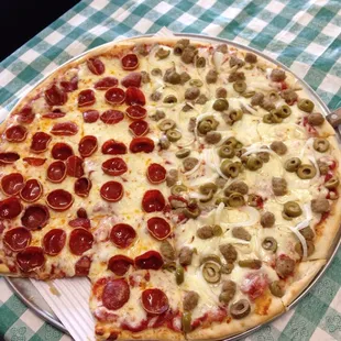 1/2 pep &amp; 1/2 sausage, onion &amp; green olives