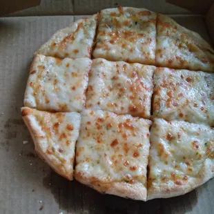 Mama&apos;s White pizza