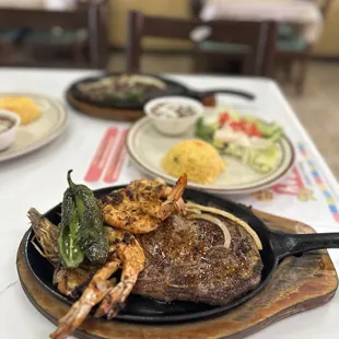 Carne asada con camarones