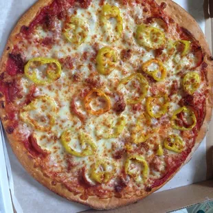 Medium pizza with pepperoni,bacon&amp; banana peppers with original crust