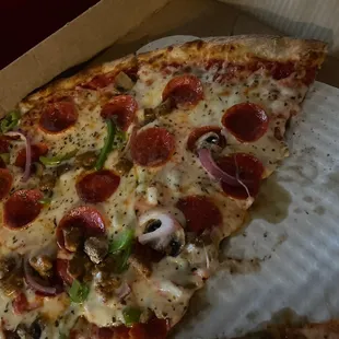 Staff was friendly &amp; service was nice. Pizza was Amazing!! We will be coming back!!