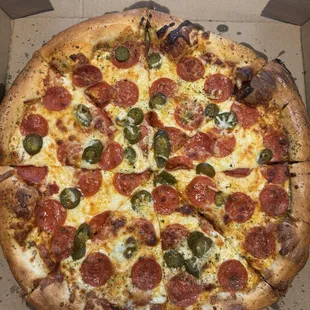 Pepperoni w jalapeños.