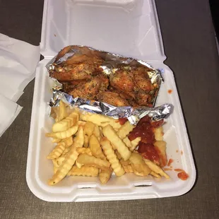 Lemon pepper HOT wings extra wet with fries. It was alright..