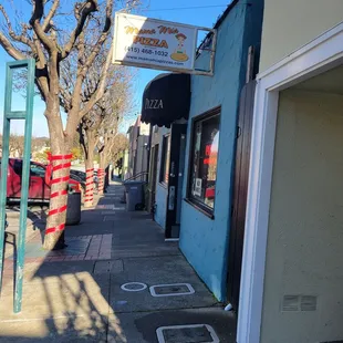the entrance to the restaurant