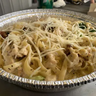 Fettuccine Little Italy (1 Bread Roll)