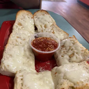 Garlic bread with marinara sauce