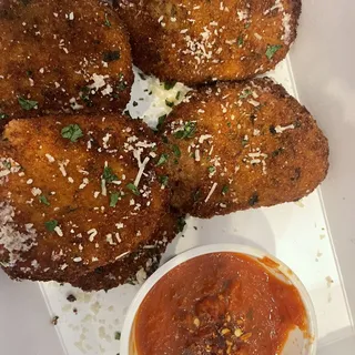 Fried Mozzarella Dinner