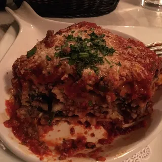 Classic Beef Lasagna Dinner