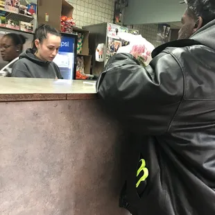 Yeah this lady is really rude bad customer service