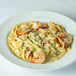 a bowl of shrimp pasta