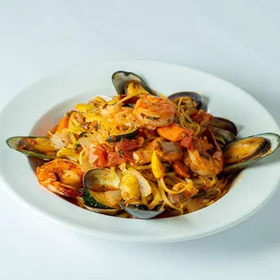 a plate of pasta with shrimp and musselling