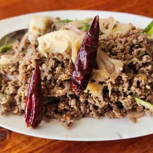 Larb Isaan Salad (Beef with tripe)
