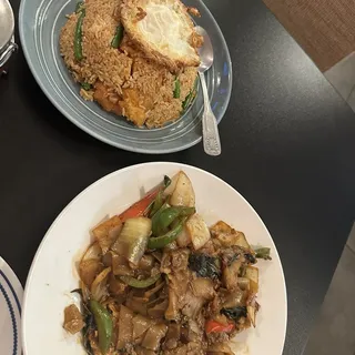R6 Crispy Chicken Prik Khing Fried Rice
