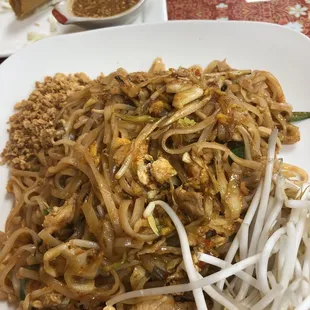 Pad Thai, egg roll, peanut sauce