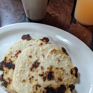 Pupusa Queso con Chicharron, Queso con Loroco, horchata