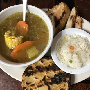 Sopa de Gallina con Vegetales.