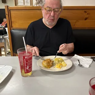 Local celebrity yelper Jeffrey R. Enjoying the Sunday buffet. Well worth the trip to Deshler.